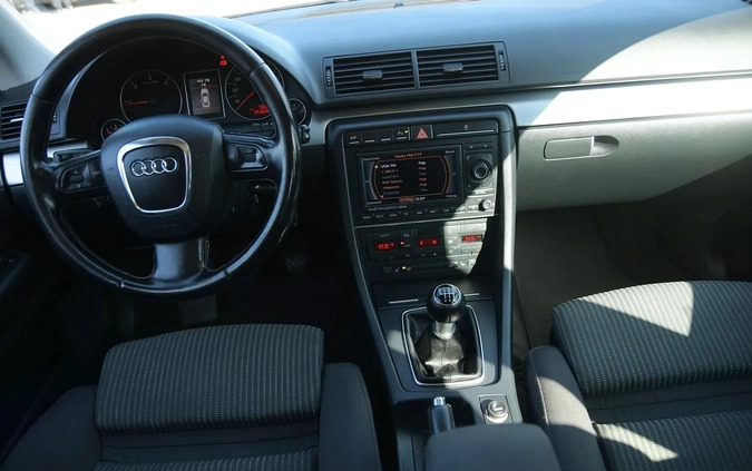 Audi A4 cena 24900 przebieg: 250000, rok produkcji 2008 z Kielce małe 742